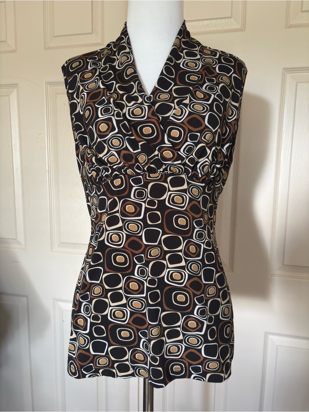 Geometric Print Sleeveless V-Neck Blouse - Black and Brown